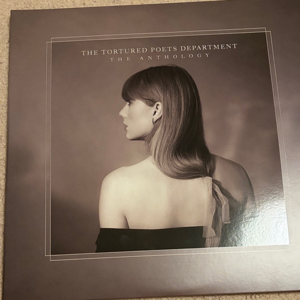 Taylor Swift
The Tortured Poets Deptarment: The Anthology 
4 LP album
like new